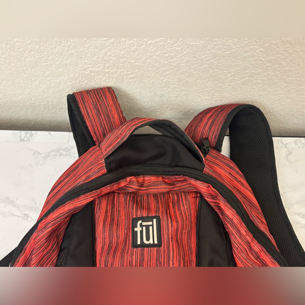 Tennman 17" Laptop Backpack Red Black Nylon Travel Padded Striped Daypack - Picture 2 of 8